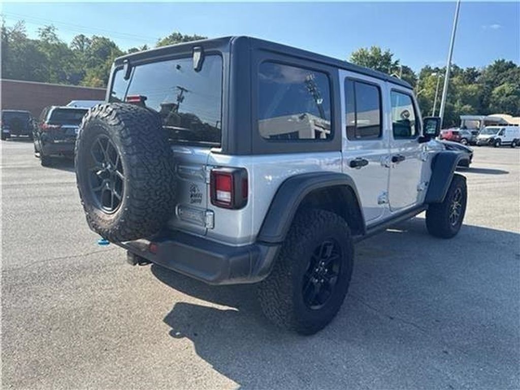 Used 2024 Jeep Wrangler Unlimited AWD/4WD image 35