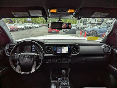 Used 2017 Toyota Tacoma TRD Sport w/ Tow Package (A/T) AWD/4WD image 39