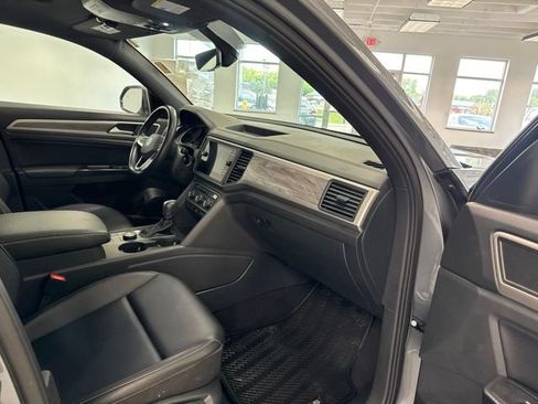 Used 2020 Volkswagen Atlas Cross Sport SE AWD/4WD image 25