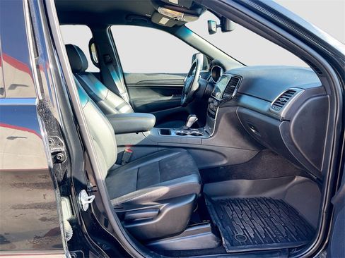 Used 2022 Jeep Grand Cherokee Laredo X image 27