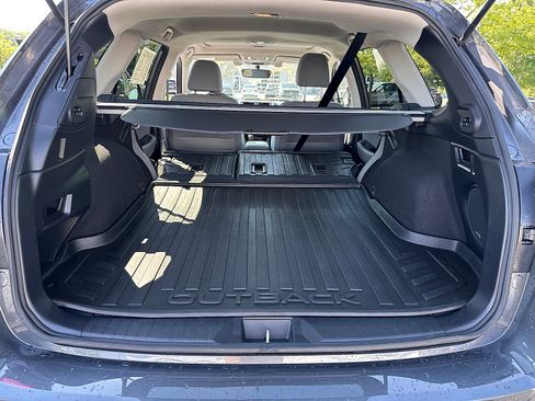 Used 2019 Subaru Outback 3.6R Limited AWD/4WD image 12