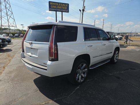 Used 2017 Cadillac Escalade Luxury RWD image 5