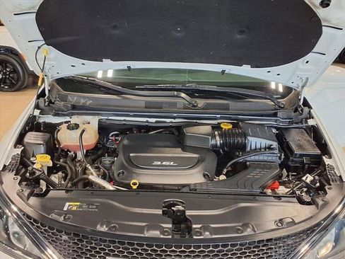 Used 2018 Chrysler Pacifica Touring Plus w/ Tire & Wheel Group image 11