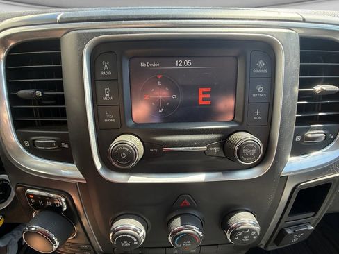 Used 2022 RAM 1500 Classic SLT AWD/4WD image 27