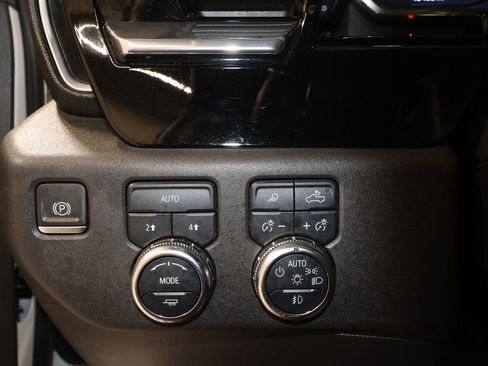Certified 2024 GMC Sierra 1500 SLT w/ SLT Premium Package AWD/4WD image 11