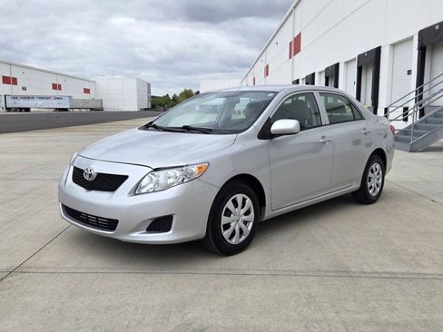 Used 2010 Toyota Corolla LE FWD image 1