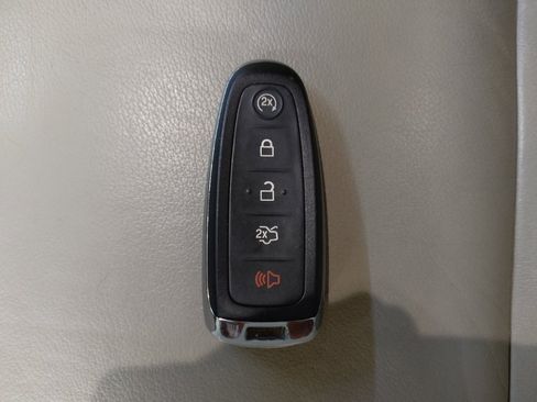 Used 2017 Ford Escape Titanium FWD image 32
