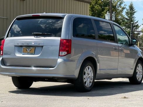 Used 2018 Dodge Grand Caravan SE w/ UConnect Hands-Free Group FWD image 5
