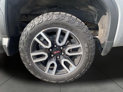 Used 2023 GMC Sierra 1500 AT4 w/ AT4 Premium Package AWD/4WD image 6