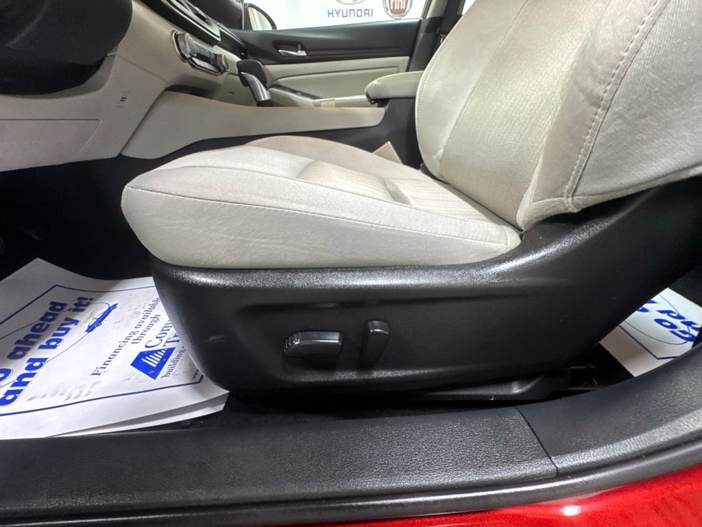 Used 2025 Nissan Altima 2.5 SV FWD image 17