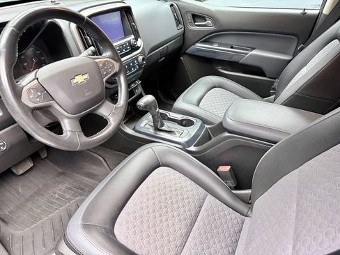 Used 2017 Chevrolet Colorado Z71 AWD/4WD image 9