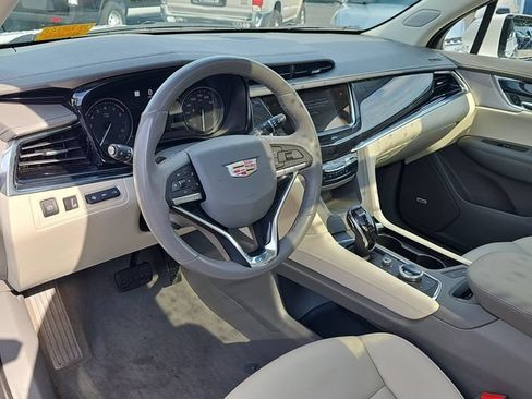 Used 2021 Cadillac XT6 Premium Luxury FWD image 17