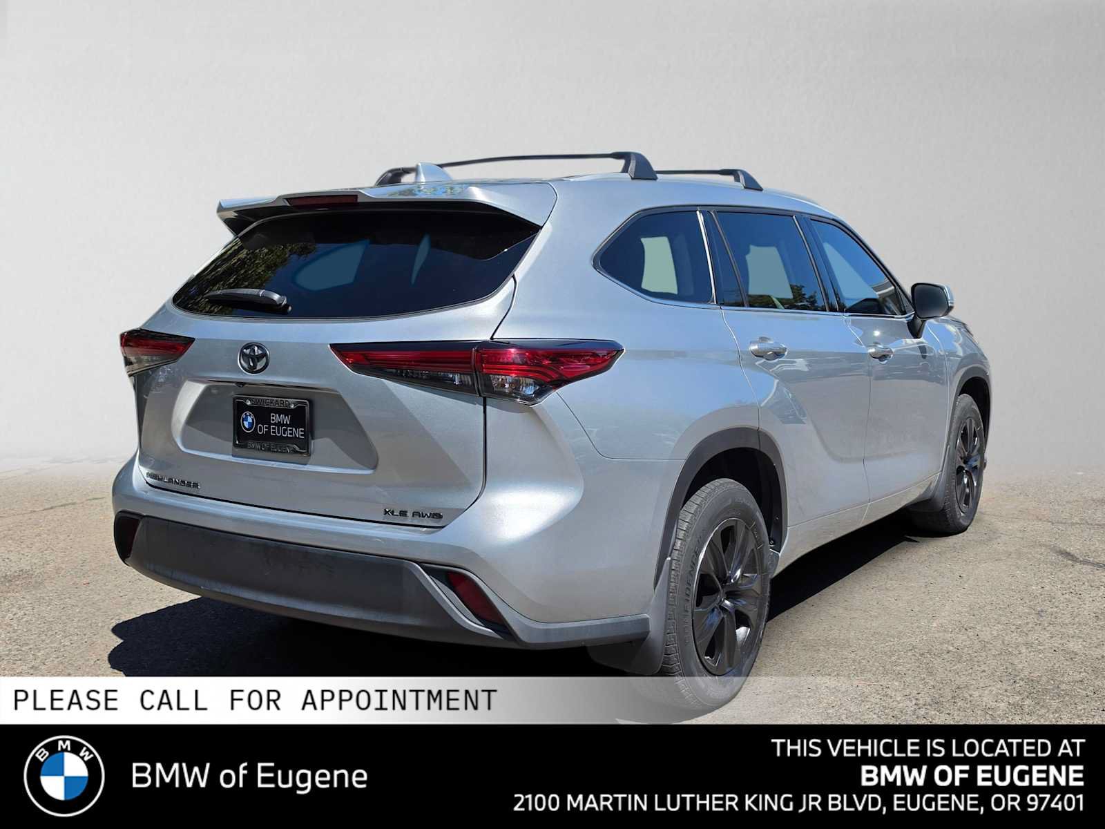 Used 2022 Toyota Highlander XLE AWD/4WD image 3