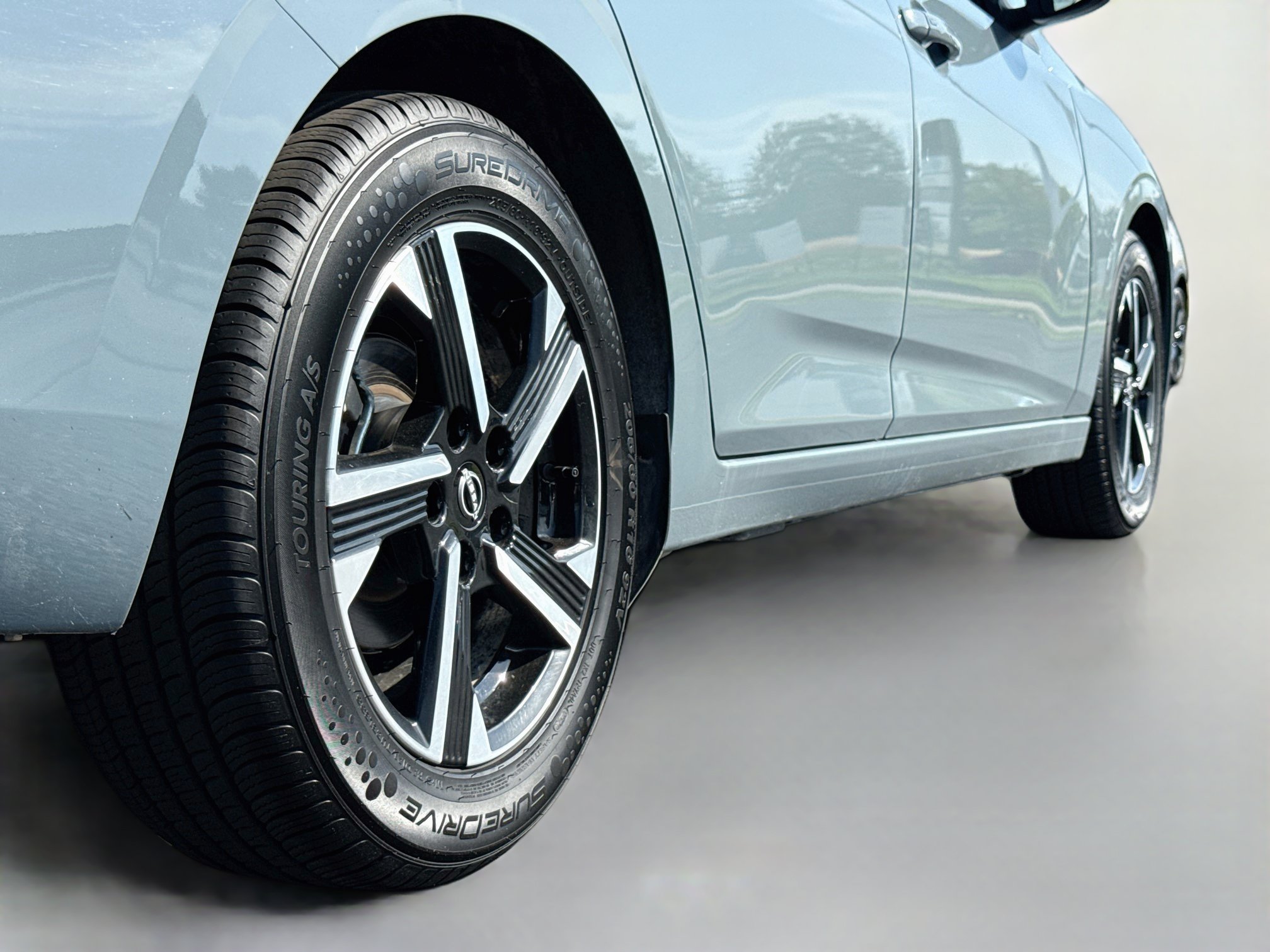 Used 2024 Nissan Sentra SV FWD image 9