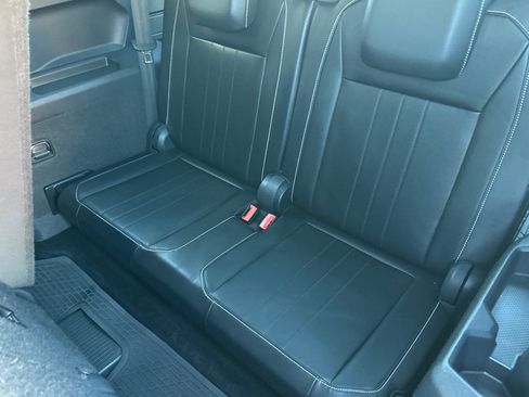 Certified 2022 Volkswagen Tiguan SE R-Line image 15