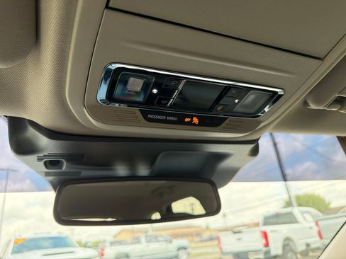 Used 2025 Lincoln Corsair FWD image 31