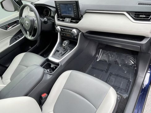 Used 2020 Toyota RAV4 XLE Premium image 19
