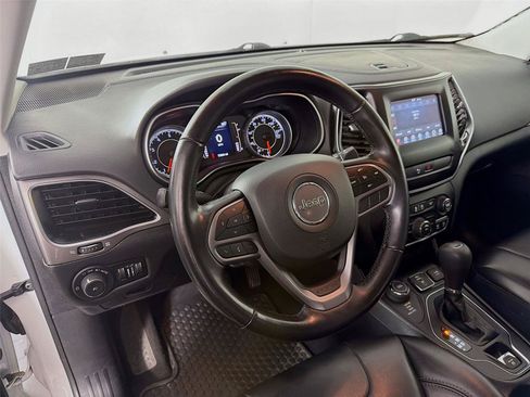 Used 2020 Jeep Cherokee Latitude Plus w/ Cold Weather Group AWD/4WD image 16