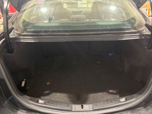 Used 2017 Ford Fusion SE w/ Fusion SE Technology Package image 12