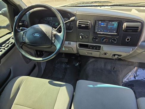 Used 2006 Ford F350 XLT image 10