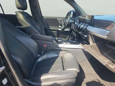 Used 2021 Mercedes-Benz GLB 250 4MATIC w/ Premium Package image 12