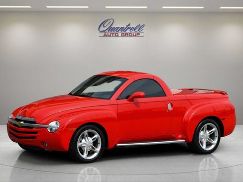 Used 2004 Chevrolet SSR w/ Preferred Equipment Group RWD image 8