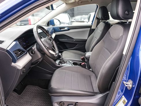 Used 2022 Volkswagen Taos SE w/ Driver Assistance Package FWD image 19