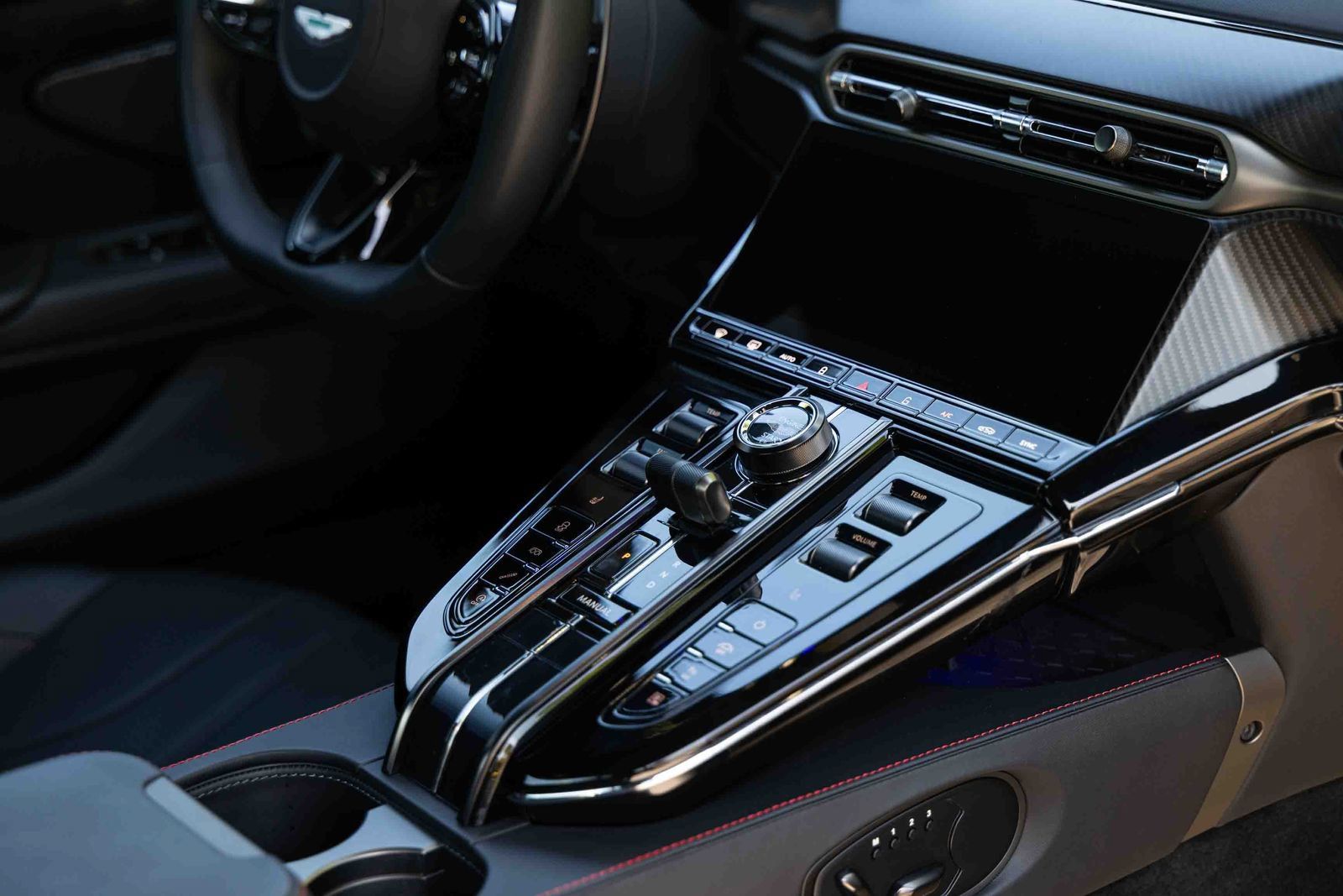 Used 2025 Aston Martin V8 Vantage Coupe RWD image 11