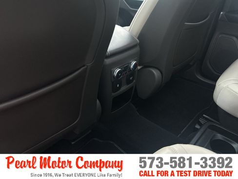 Used 2020 Ford Explorer Platinum w/ Premium Technology Package AWD/4WD image 22