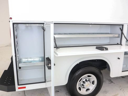 Used 2024 Chevrolet Express 3500 w/ Power Convenience Package image 12