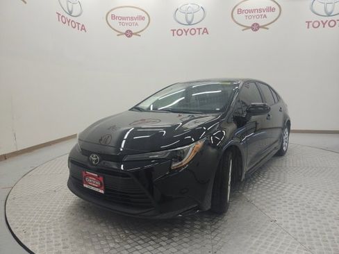 Used 2025 Toyota Corolla LE image 2