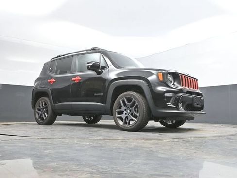Used 2019 Jeep Renegade Limited w/ Quick Order Package 22P AWD/4WD image 34