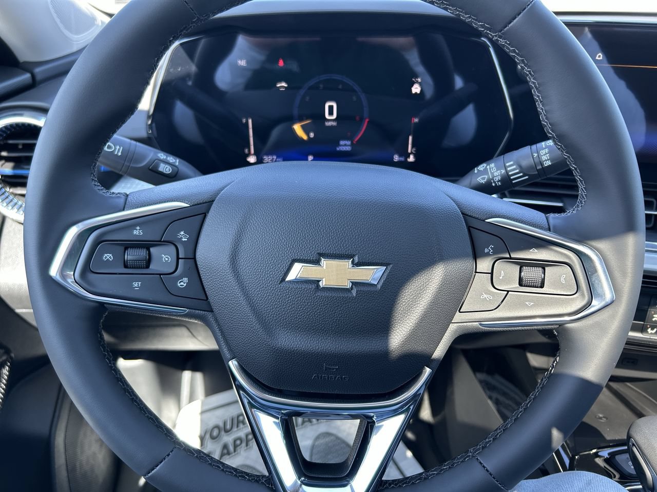 New 2026 Chevrolet Trax LT w/ Sunroof Package FWD image 27