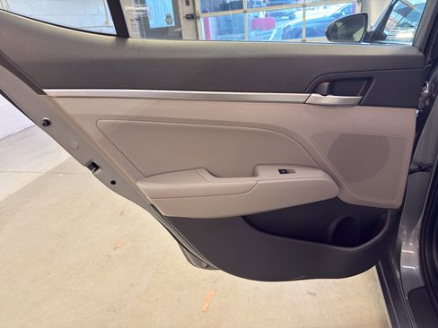 Used 2019 Hyundai Elantra Limited FWD image 27