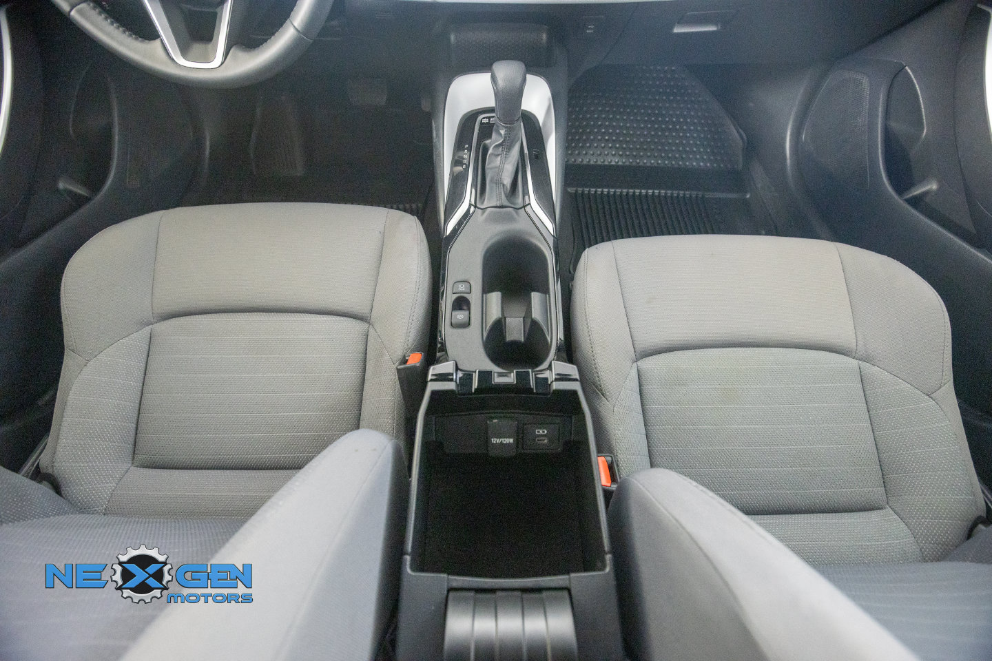 Used 2023 Toyota Corolla SE AWD/4WD image 4