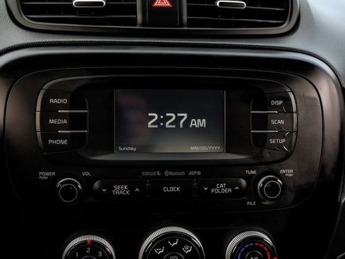 Used 2016 Kia Soul + image 29