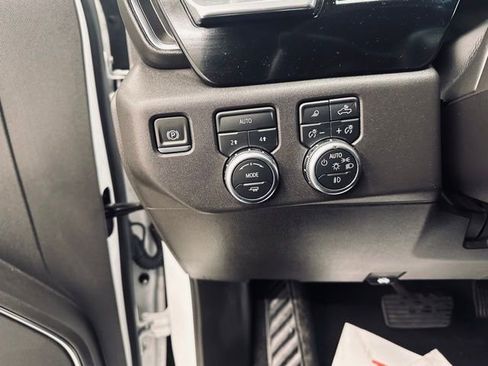 Used 2024 GMC Sierra 1500 SLT image 31