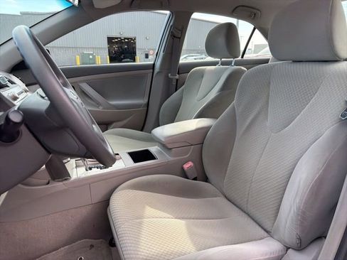 Used 2009 Toyota Camry LE FWD image 13