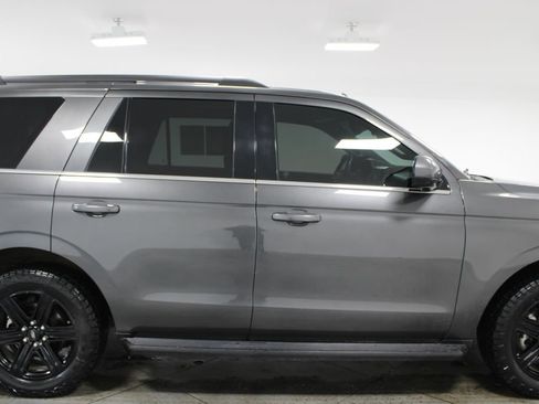Used 2021 Ford Expedition XLT image 11