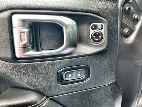 Used 2025 Jeep Wrangler Unlimited Sahara AWD/4WD image 24