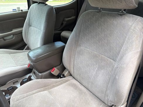 Used 2004 Toyota Tacoma PreRunner RWD image 9