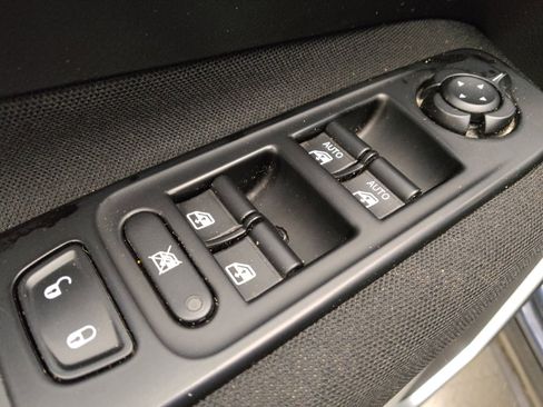 Used 2020 Jeep Renegade Latitude image 27