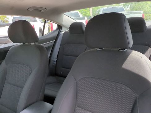 Used 2019 Hyundai Elantra SE w/ Cargo Package FWD image 8