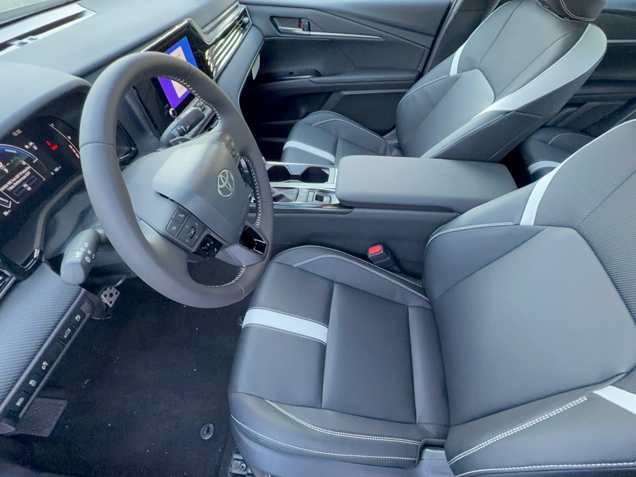 Used 2026 Toyota Camry SE FWD image 5