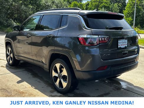 Used 2018 Jeep Compass Latitude w/ Popular Equipment Group AWD/4WD image 5