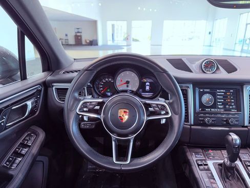 Used 2016 Porsche Macan S image 22