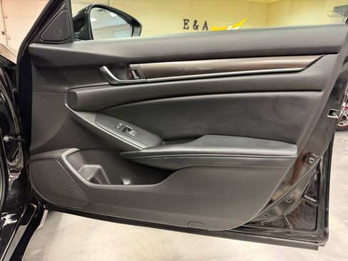 Used 2018 Honda Accord Sport image 35
