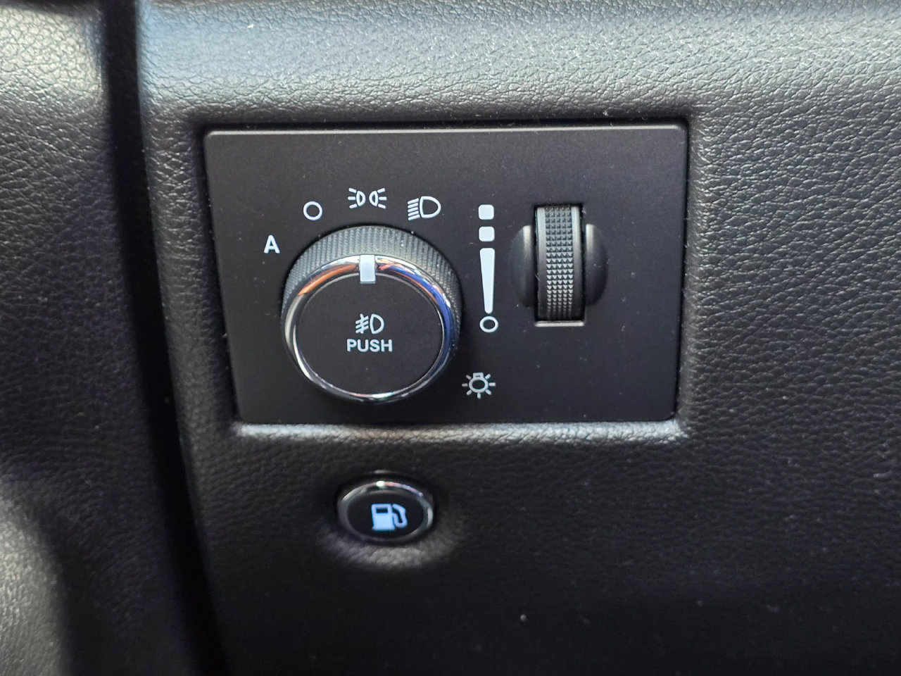 Used 2021 Jeep Grand Cherokee Summit AWD/4WD image 25