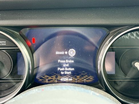 Used 2021 Jeep Wrangler Unlimited Sahara w/ Cold Weather Group image 13