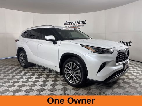 Used 2025 Toyota Highlander XLE image 4